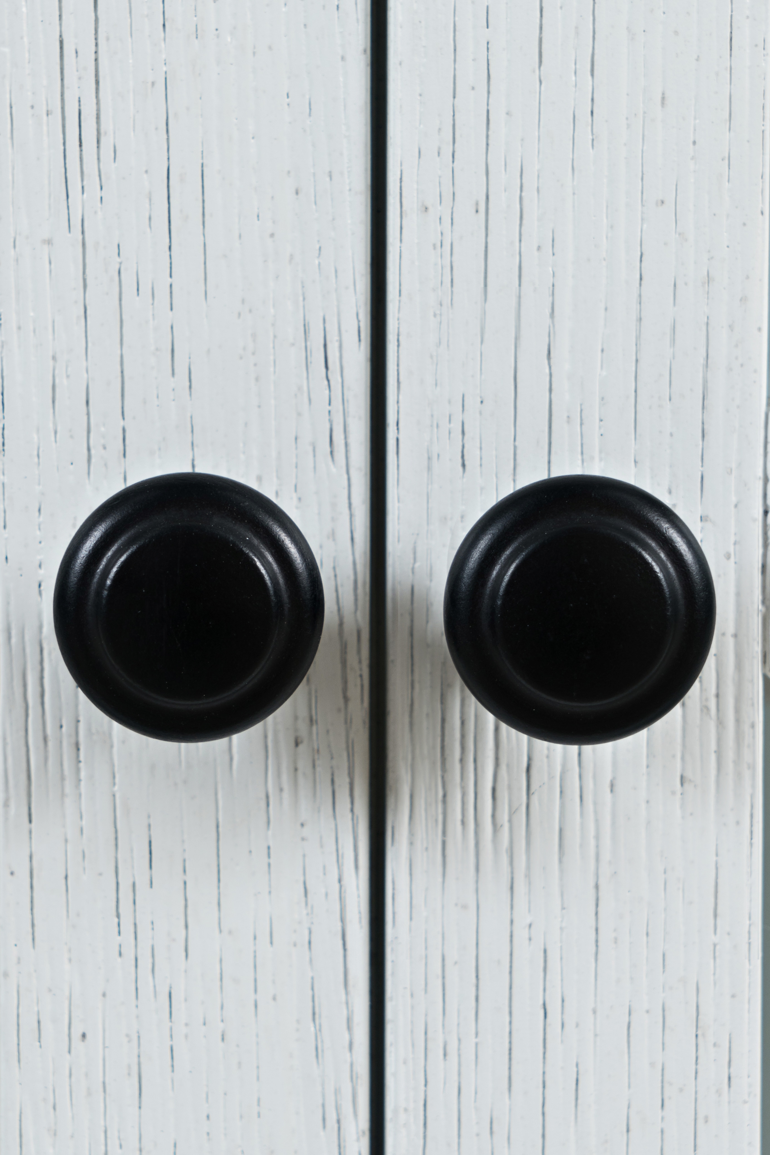 Jofran Carrington Large Breakfront Cabinet