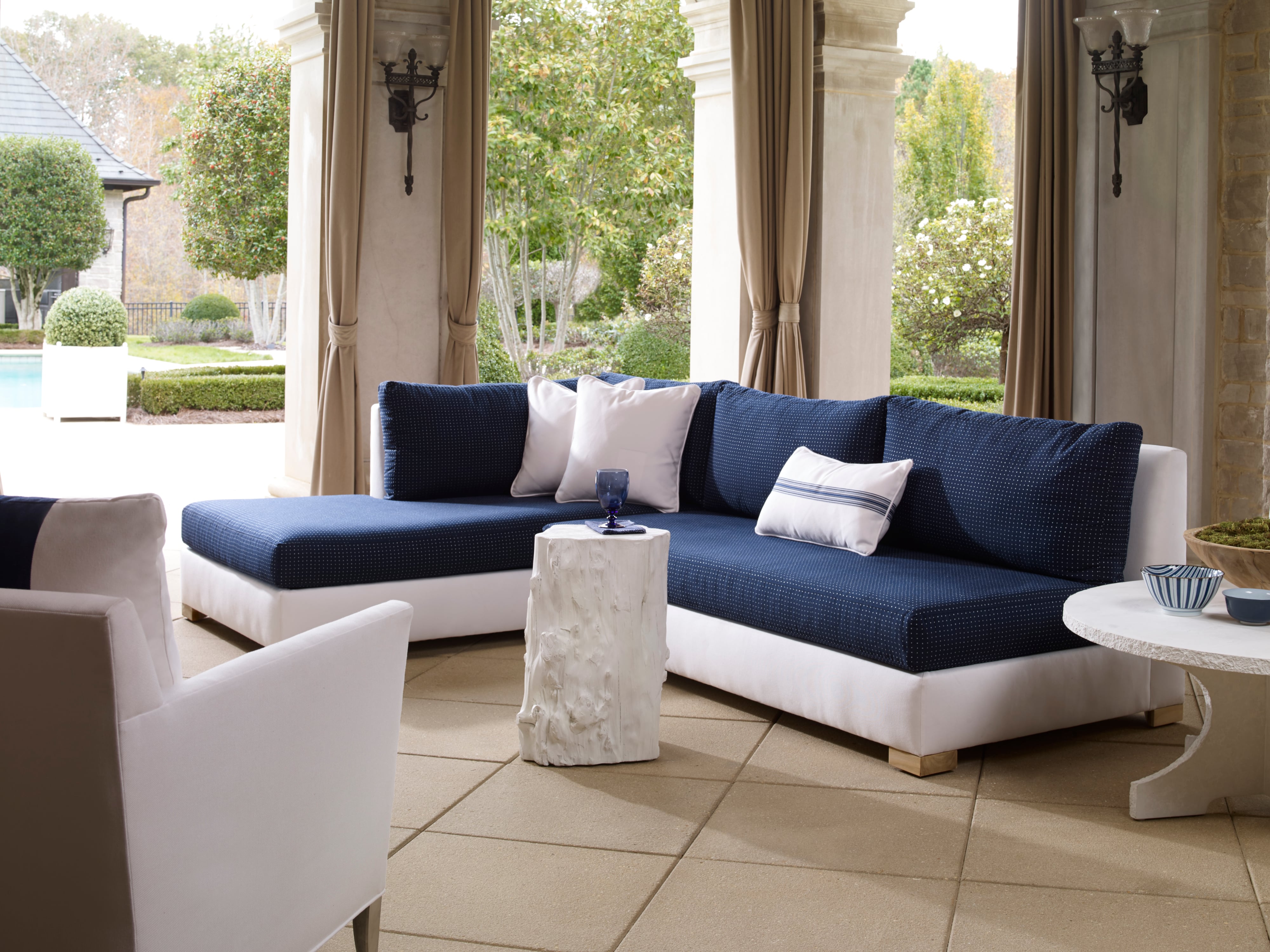 Outdoor Complements Table