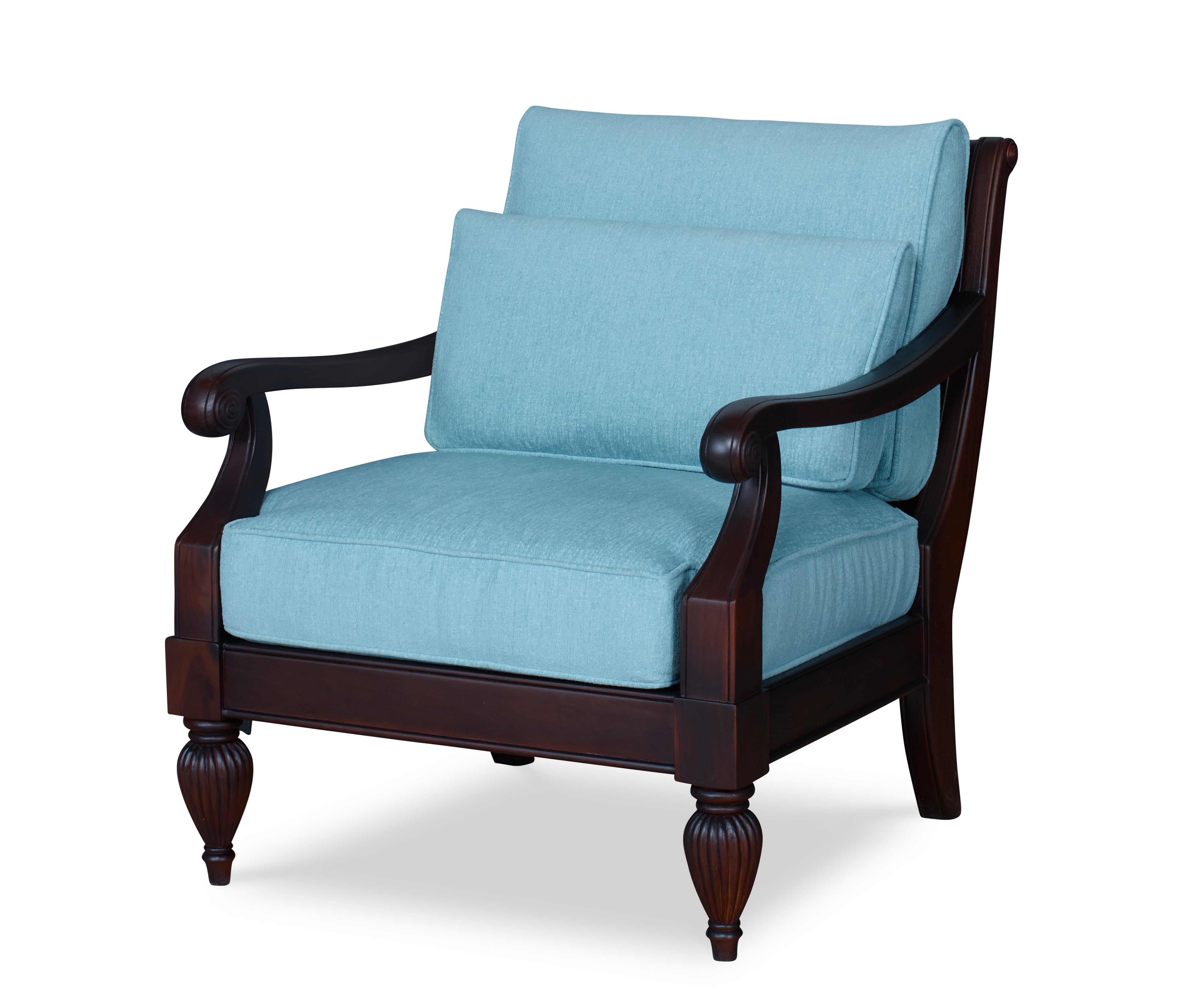 Traditional Outdoor Lounge Chair with Turned Legs