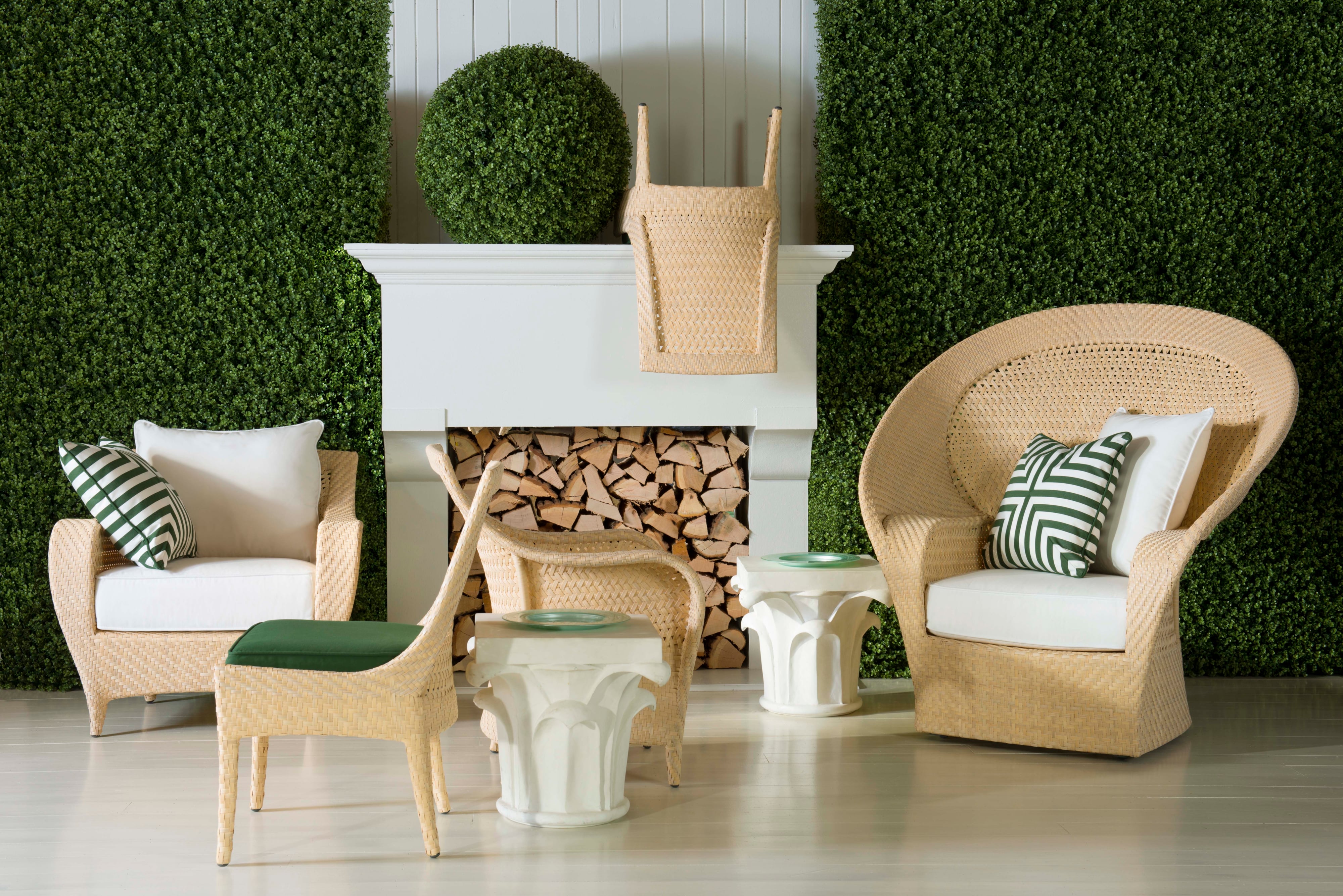 Outdoor Complements Table