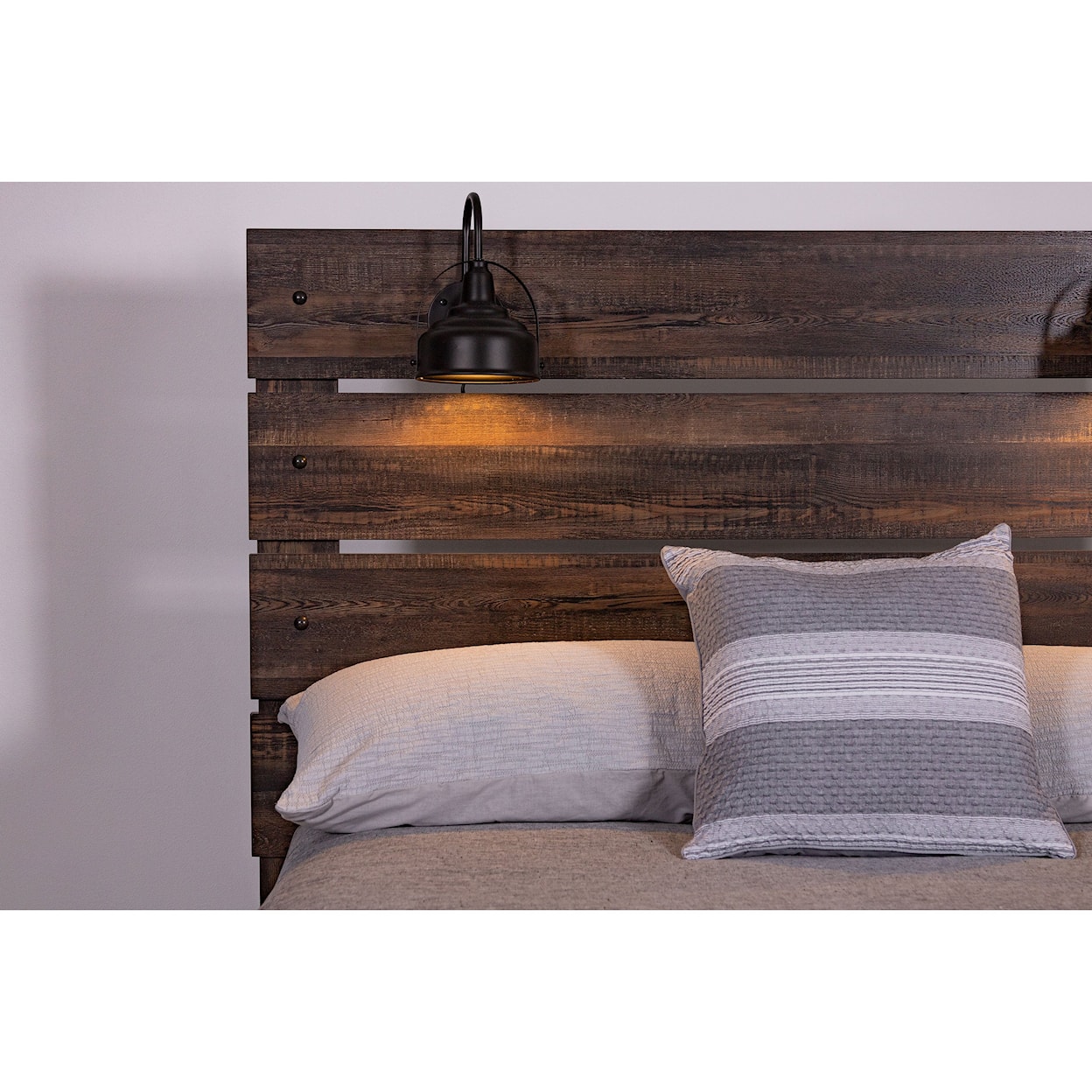 Global Furniture LINWOOD Queen Bedroom Set with Lamps