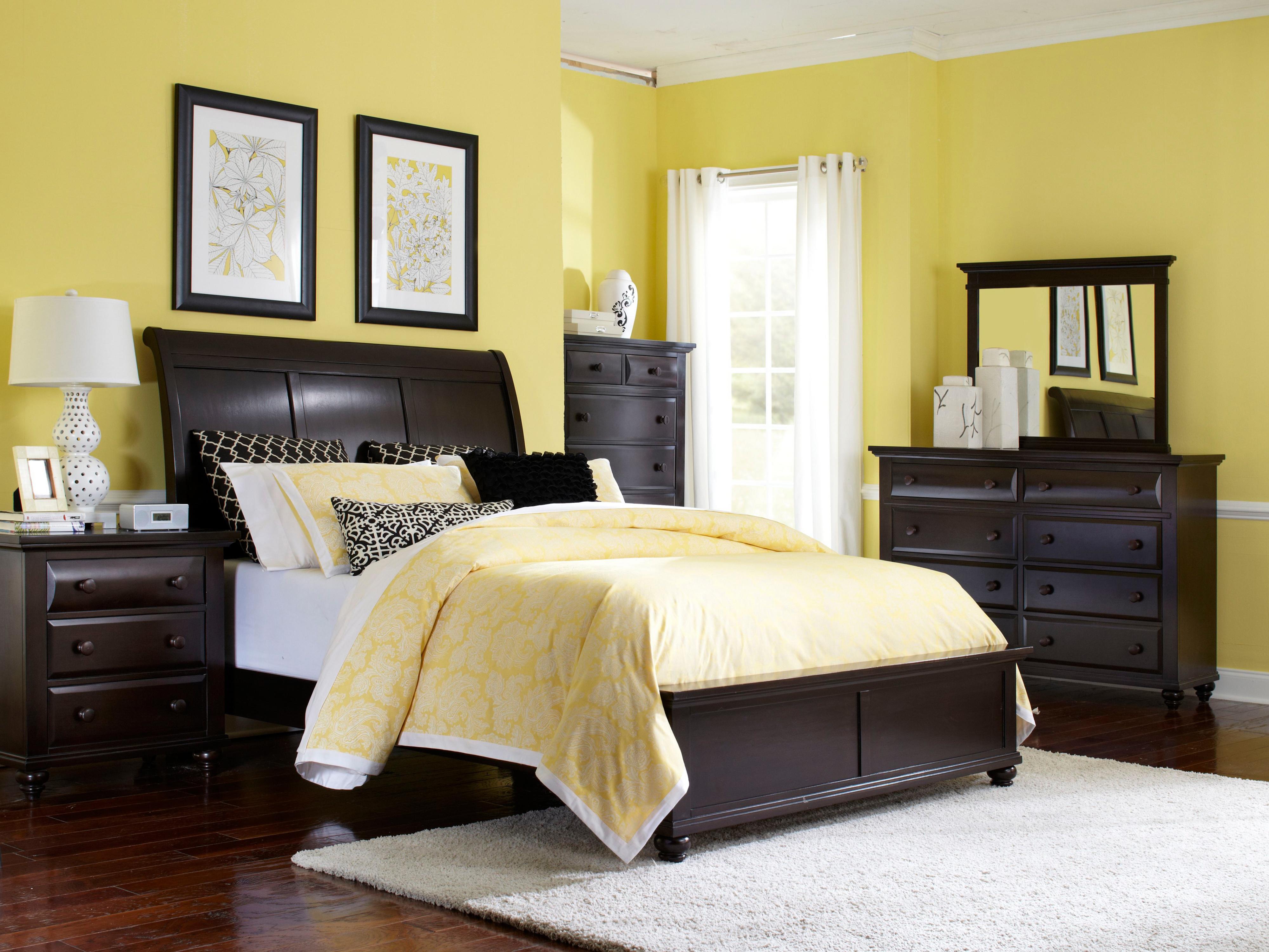 Broyhill Furniture Farnsworth King Bedroom Group Conlin S