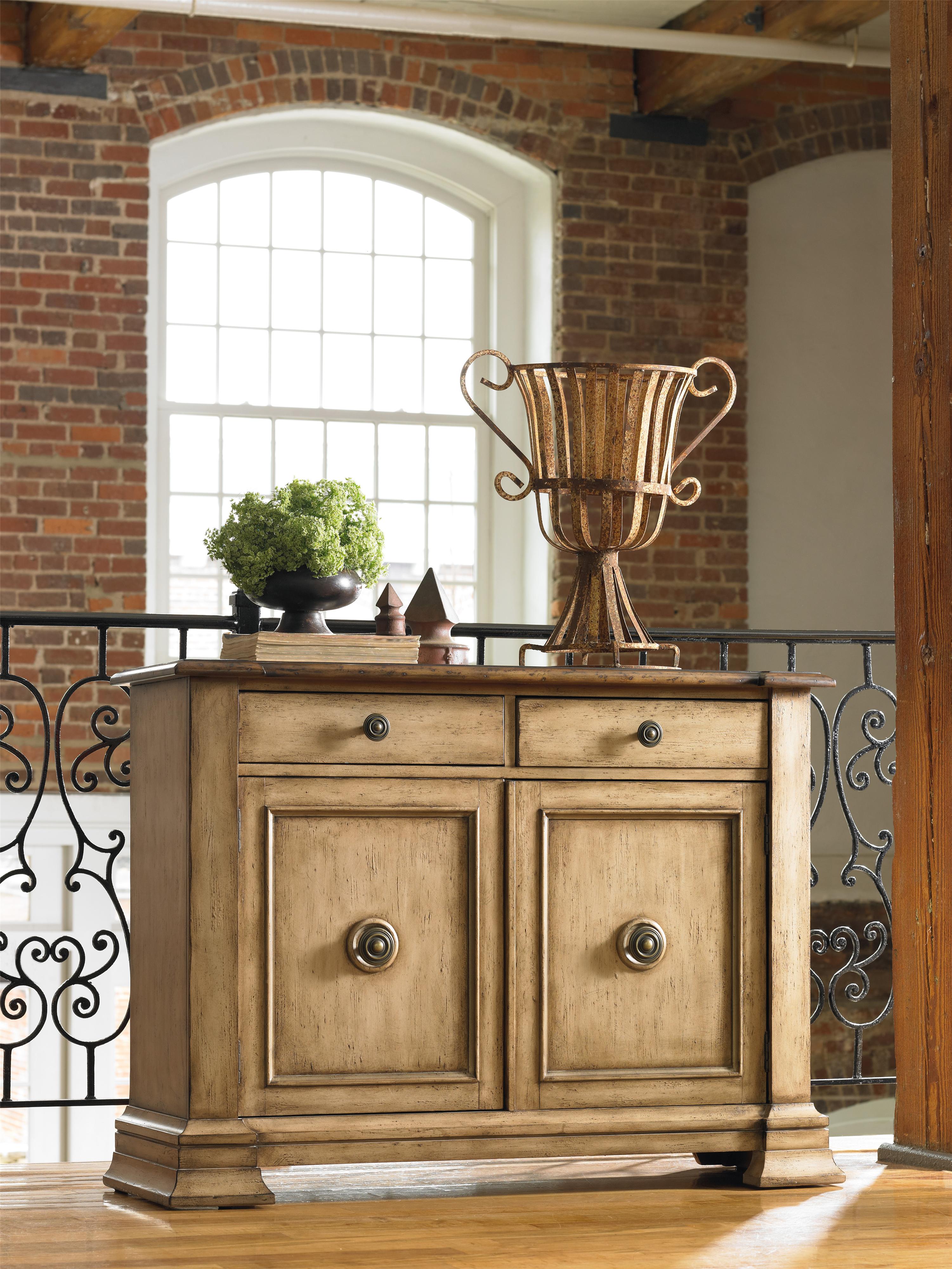 Living Room Accents Light By Hooker Furniture Baer S Furniture