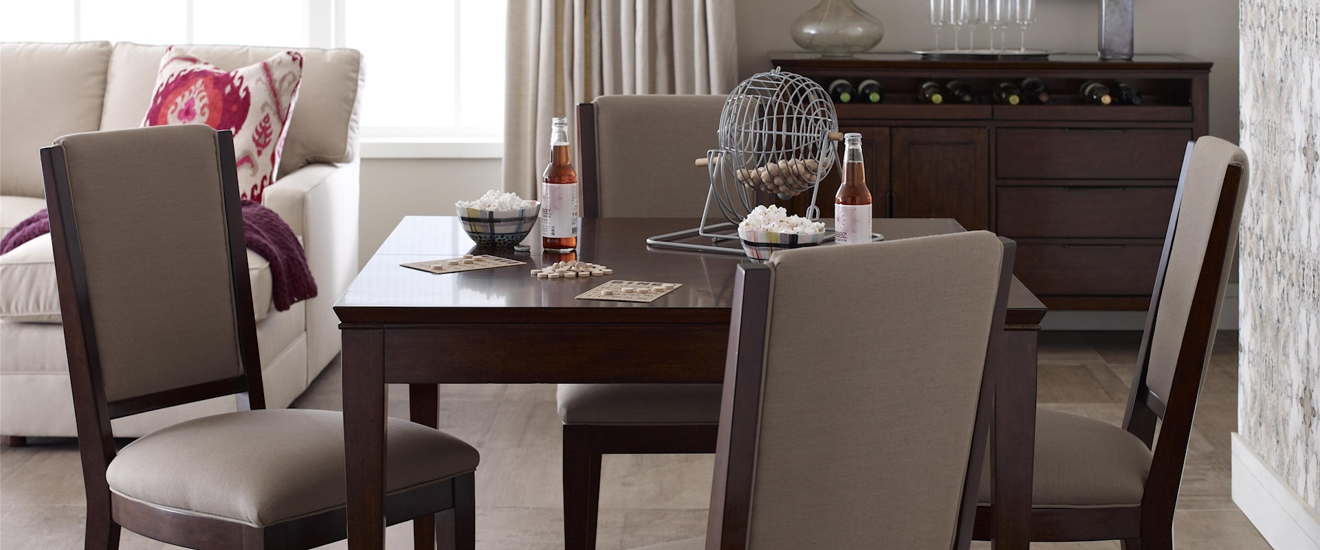 Casual Dining Room Group