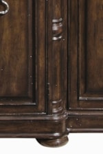 Rounded Corners With Carved Pilasters