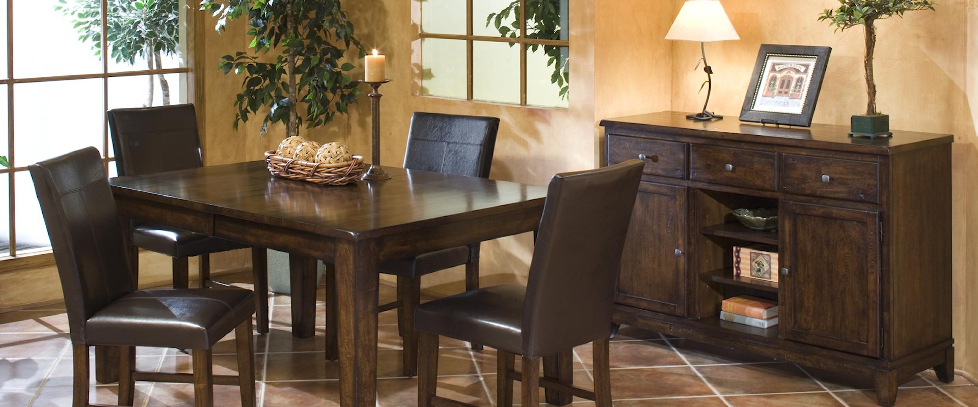 Casual Dining Room Group