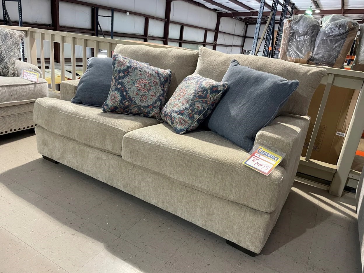 Mayo Casual Loveseat with Track Arms