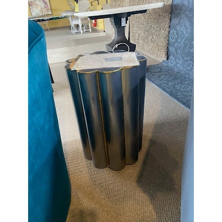 REGINA ANDREWS
SCALLOPED TABLE
HAND BRAISED METAL
Height: 23.5
Width: 16
Depth: 16
Material: Steel
Finish: Polished Nickel