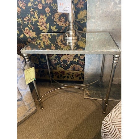 BERNHARDT FURNITURE COMPANY

ORLEANS END TABLE

Inset antiqued mirrored glass top 

Wrought iron base and stretchers in Silver Leaf finish

Adjustable glides