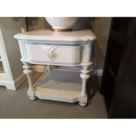 HOOKER FURNITURE- SANDCASTLE END TABLE- Rectangular with a creamy Couture White finish.       24W x 28D x 25.5H  ** DISCONTINUED**