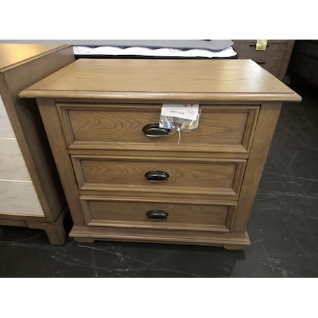 RIVERSIDE FURNITURE - Coventry 3-Drawer Night Stand.   A thoroughly luxurious Cresent Oak finish brings comfortable elegance to rich grain hardwood solids and veneers. Artfully shaped metal bases compliment hand-carved elements in the Coventry collection.
30W x 18D x 30H
 ** Discontinued**