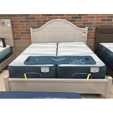 King Size Vaughan-Bassett Bed
This King Size Vaughan-Bassett bed just hit our Clearance floor! *Does not include bedding displayed. Item was discontinued and has no issues other than being on display. Item is AS-IS, No Service and All Sales Final. Please come in to Godby Discount Furniture and Mattress to check it out today. We suggest calling store to check availability before lengthy travel to see. Thank you!