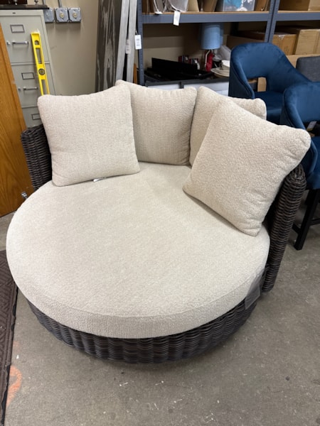 ASHLEY KIMORA XL SWIVEL LOUNGE CHAIR 