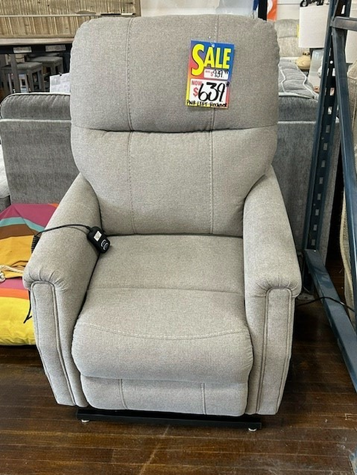 Clearance Item Lindy's Furniture Company Hickory, Connelly