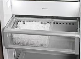 Ice Drawer with Adjustable Ice Bin