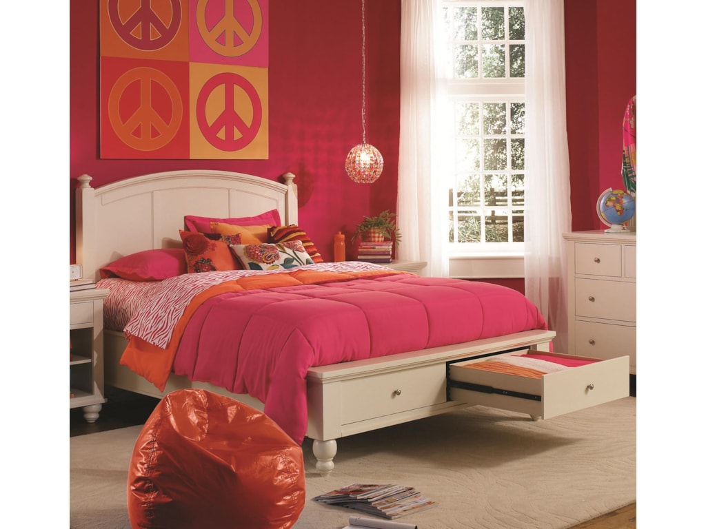 Aspenhome CambridgeQueen Panel Storage Bed