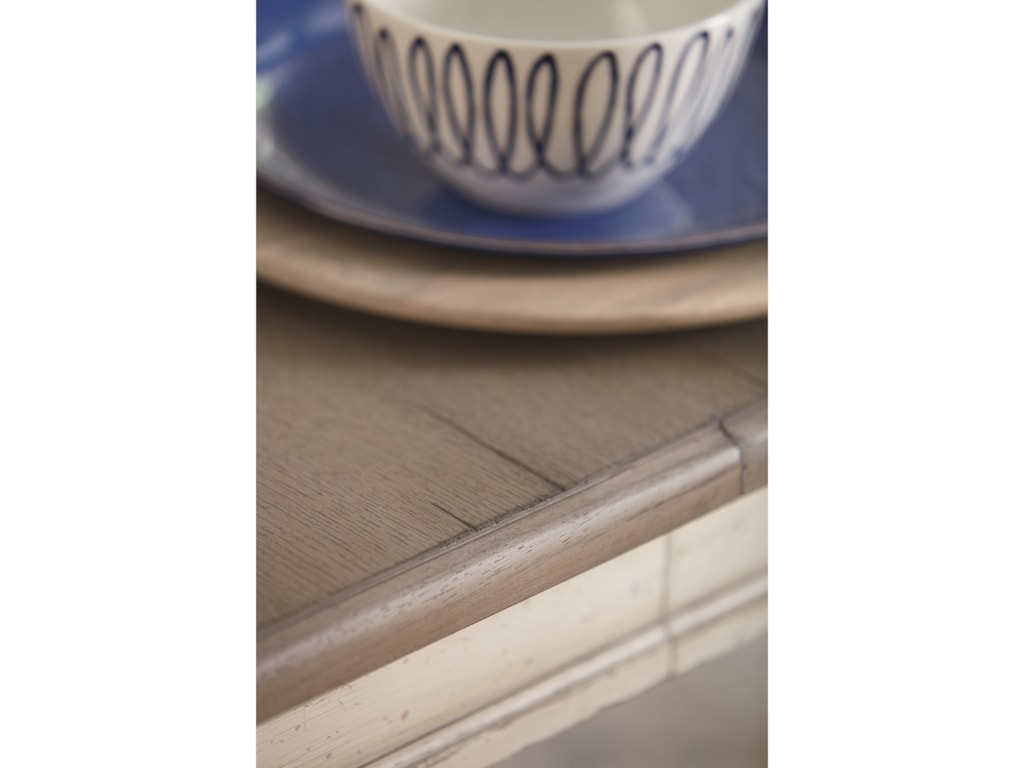 Bassett BellaRound Dining Table