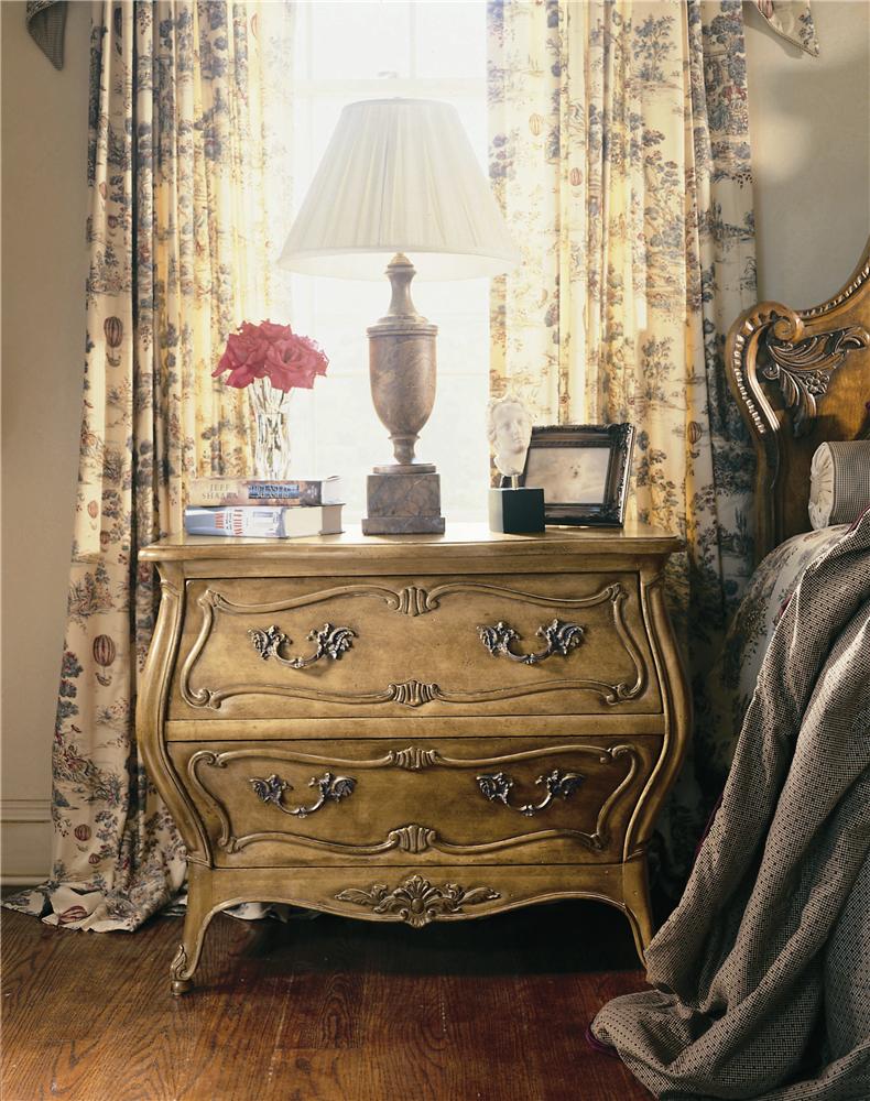 Century Coeur De France 519 222 Martel Commode Bedside Table