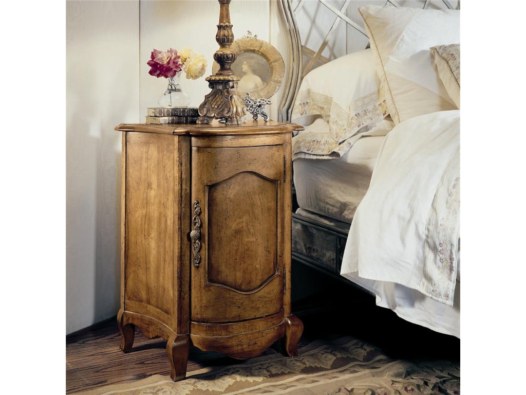 Century Coeur De FranceEnd Table/Nightstand