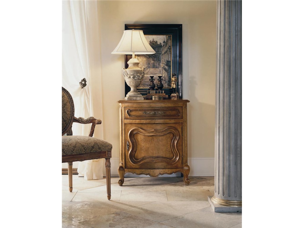 Century Coeur De FranceEnd Table/Mini Chest