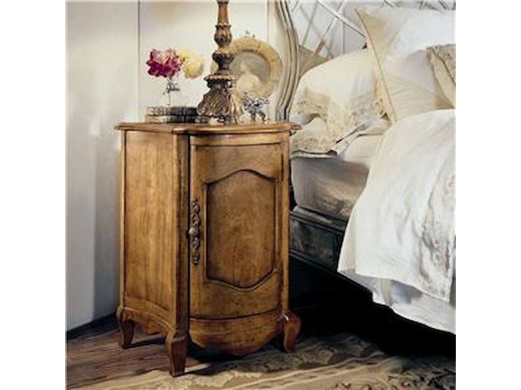 Century Coeur De FranceEnd Table/Nightstand