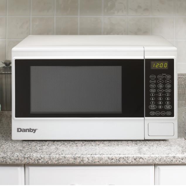 New Danby 1100 Watts 1.4 cu.ft 10 Power Countertop Microwave-White