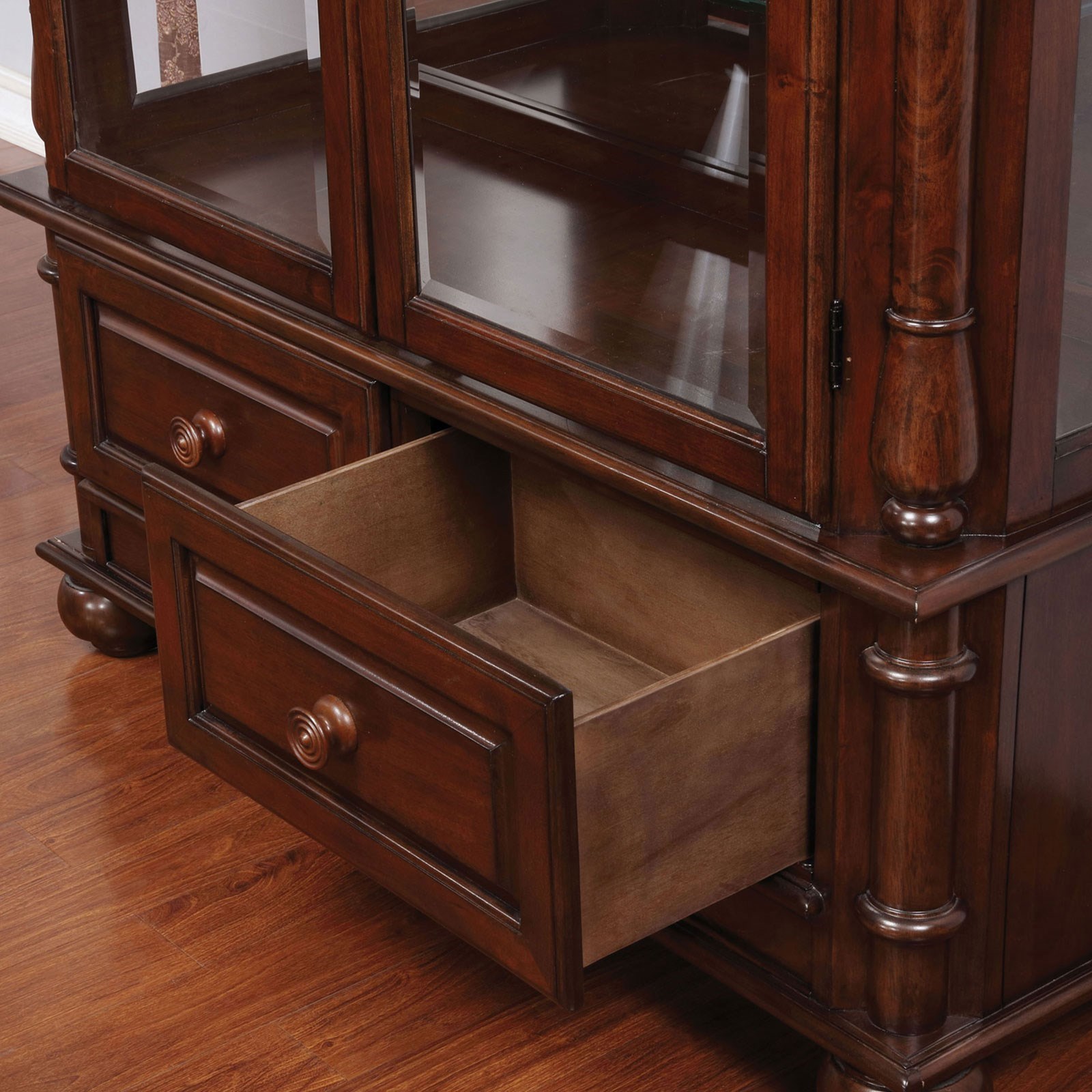 Sylvana Traditional Hutch Buffet With Built In Lighting