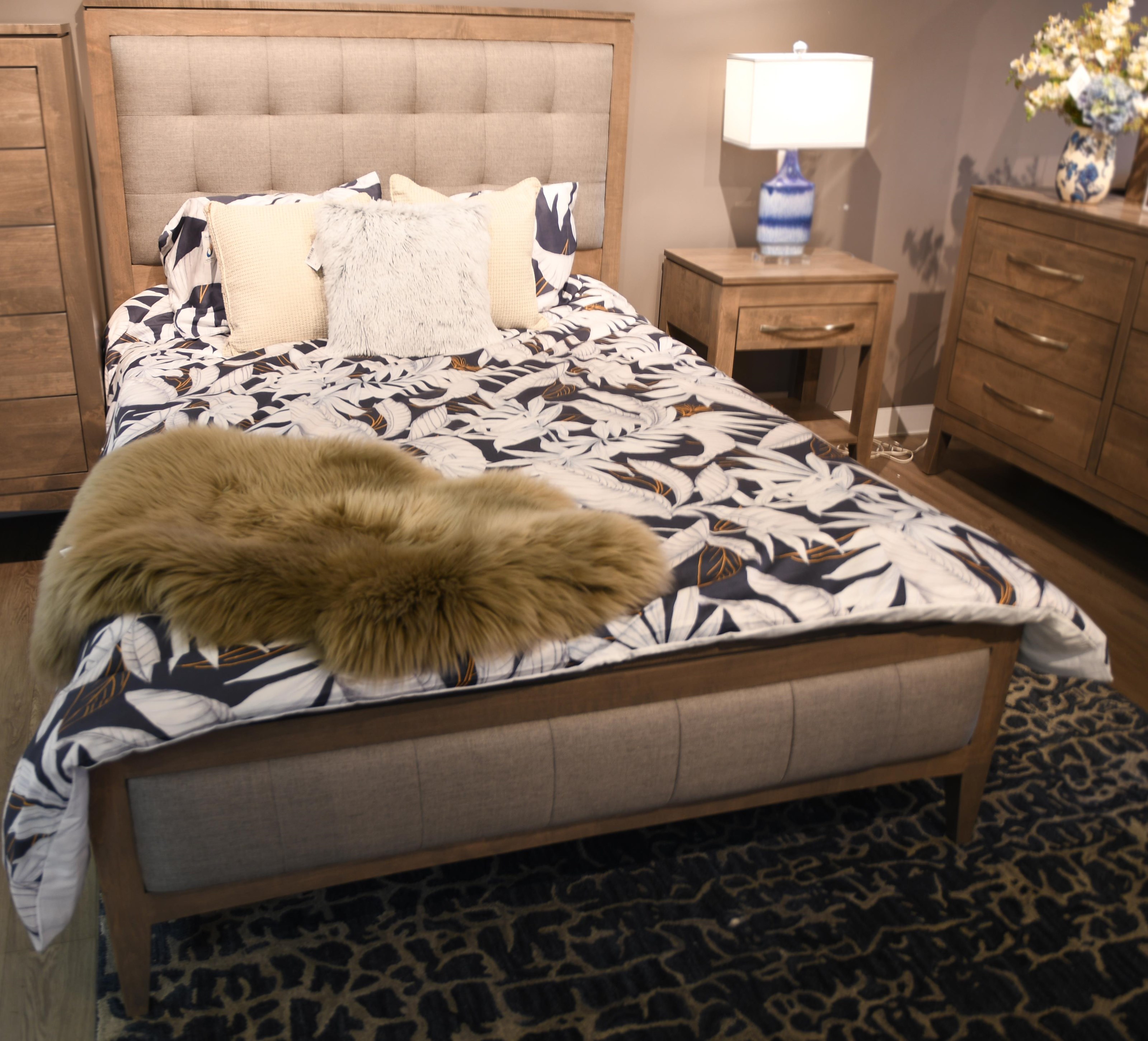 Catalina Queen Upholstered Bed With Low Footboard Bennett S Furniture And Mattresses Upholstered Beds