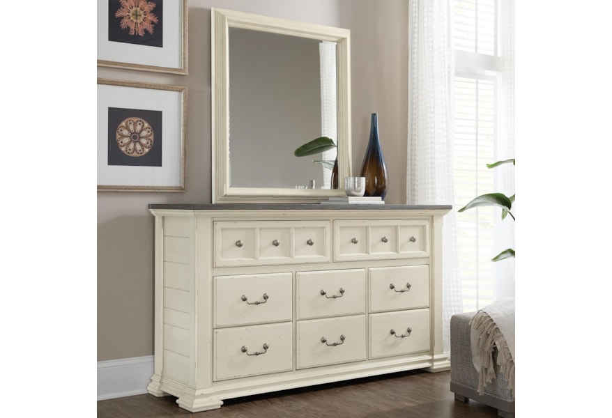 Hooker Furniture Sturbridge Cottage Style Eight Drawer Dresser