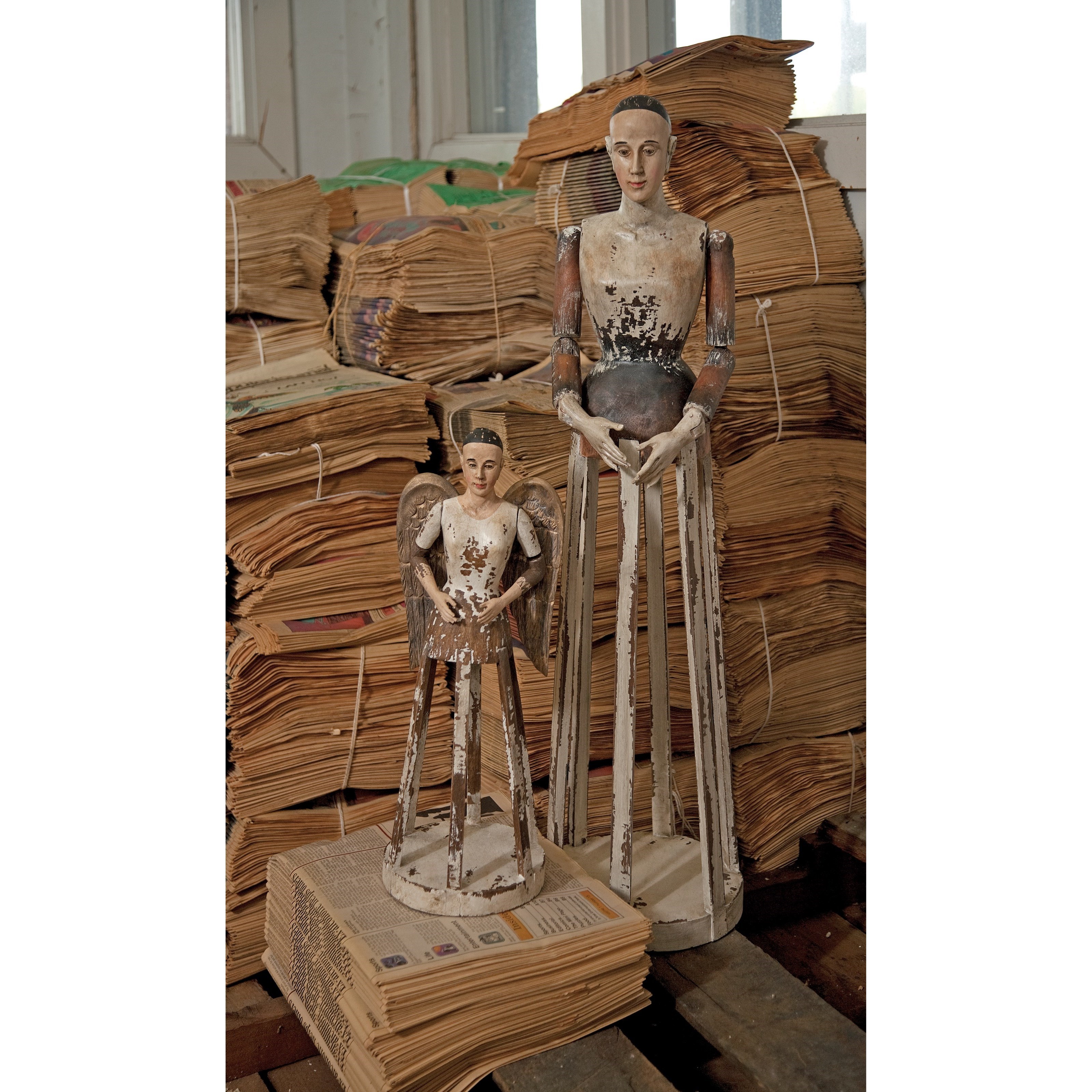 Imax Worldwide Home Decorative Figurines 84334 Emelda Large