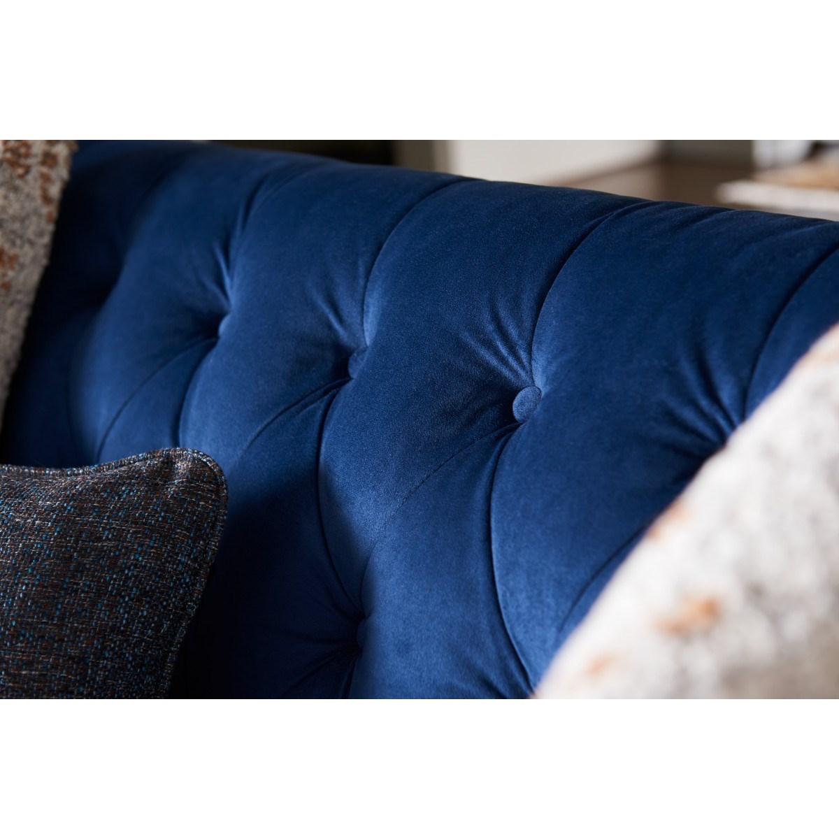 La Z Boy Alexandria Transitional Premier Sofa With Chesterfield