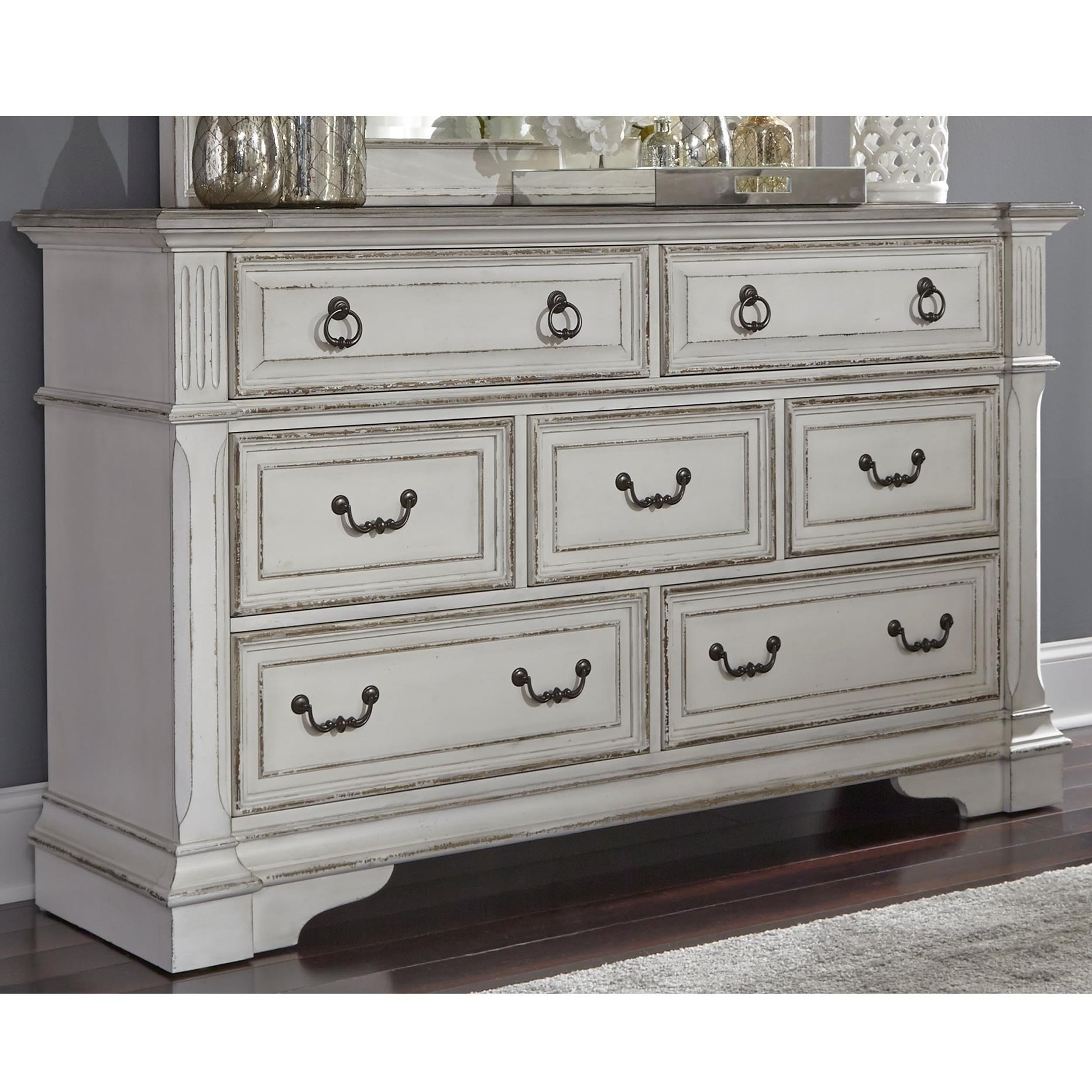 Liberty Furniture Abbey Park Traditional 7 Drawer Dresser With