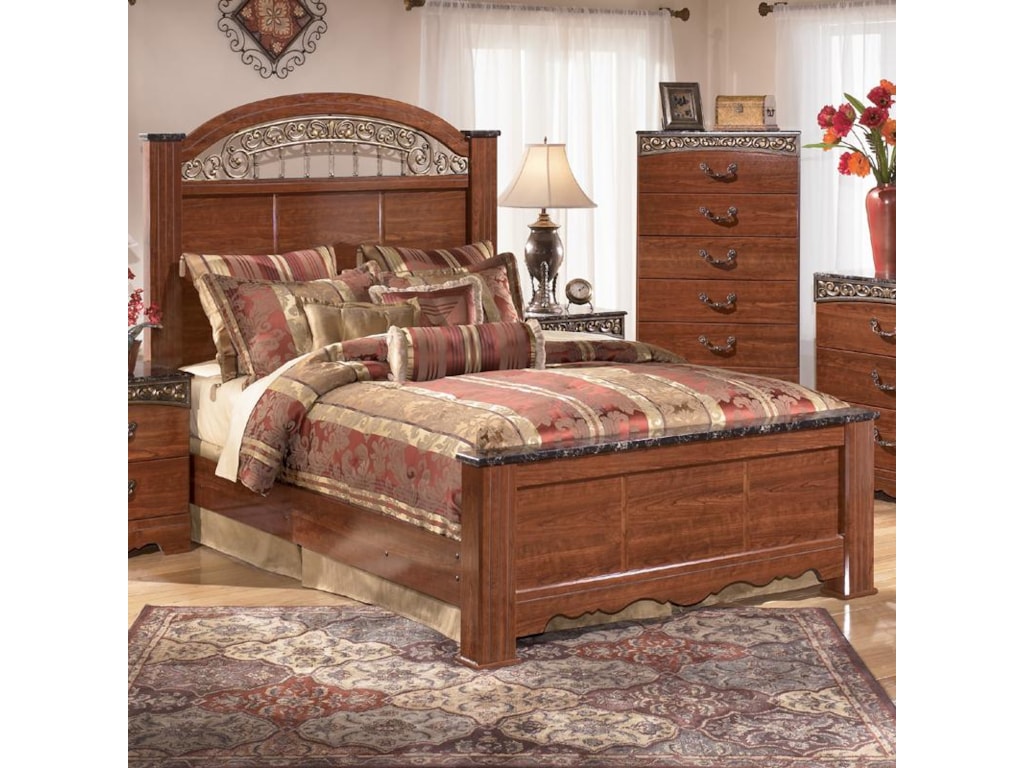 Signature Design by Ashley Fairbrooks EstateQueen Poster Bed