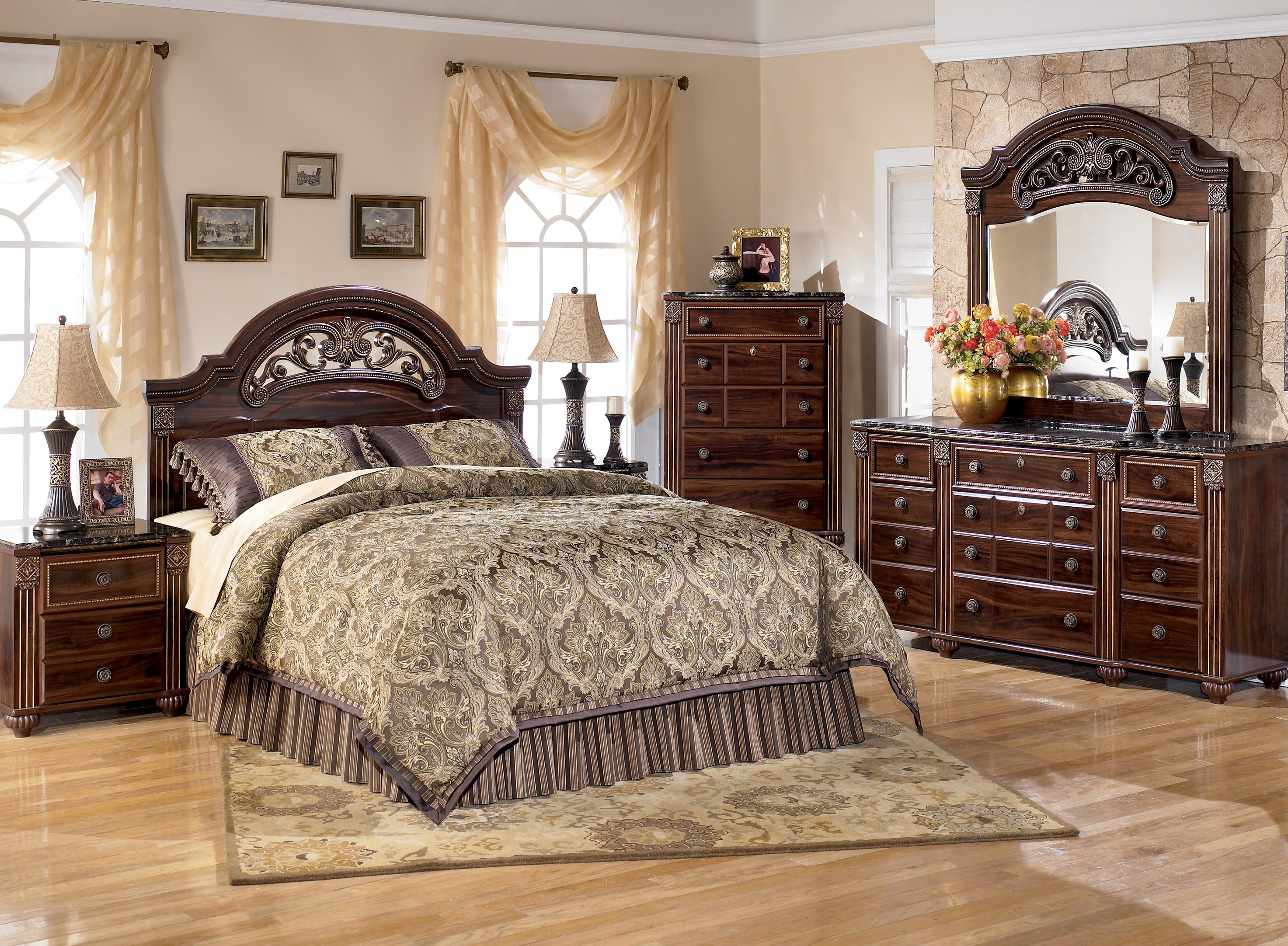Signature Design By Ashley Gabriela Traditional 9 Drawer Dresser