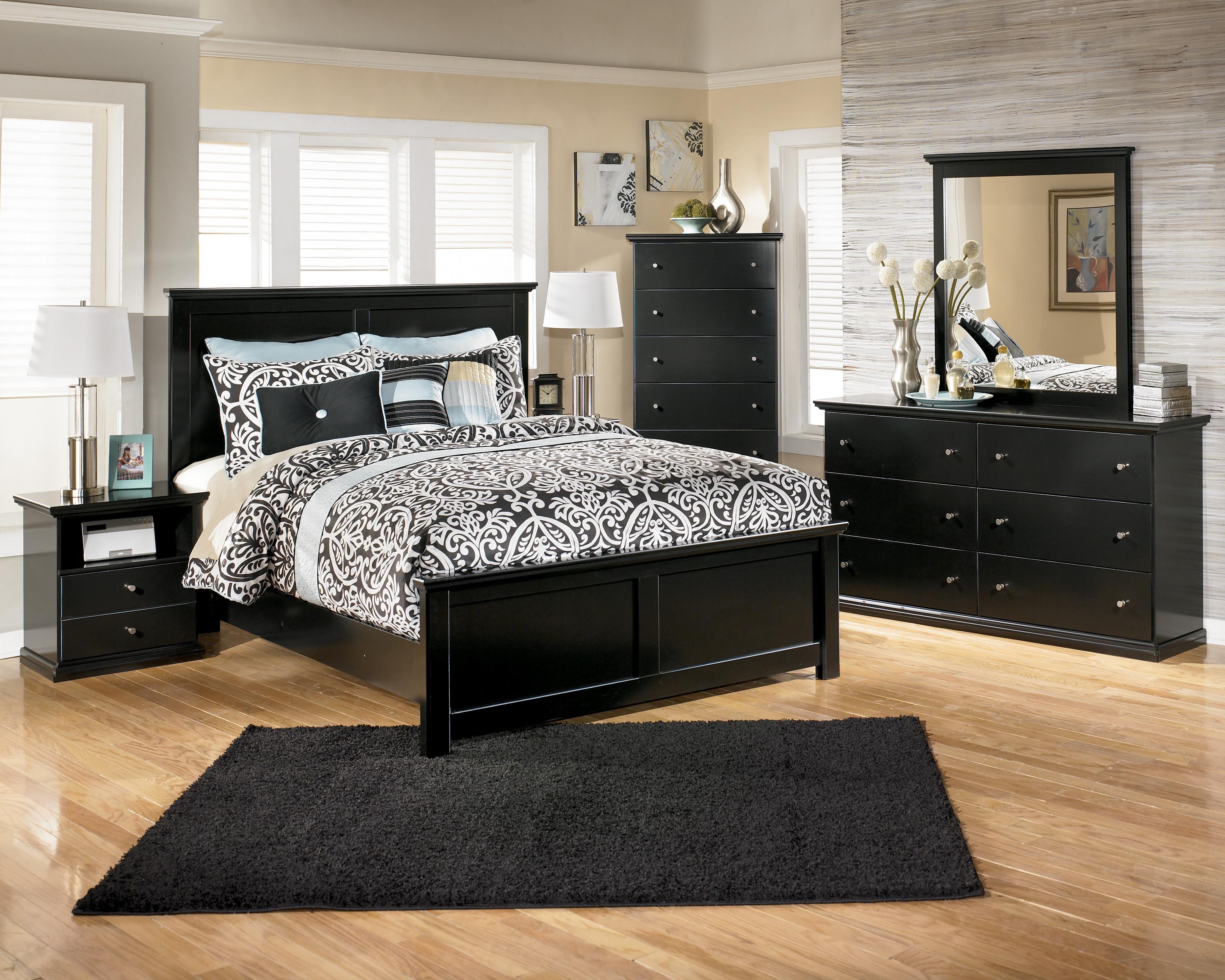 Signature Design By Ashley Maribel Casual 6 Drawer Dresser And Moulded Landscape Mirror Value City Furniture Dresser Mirror Sets