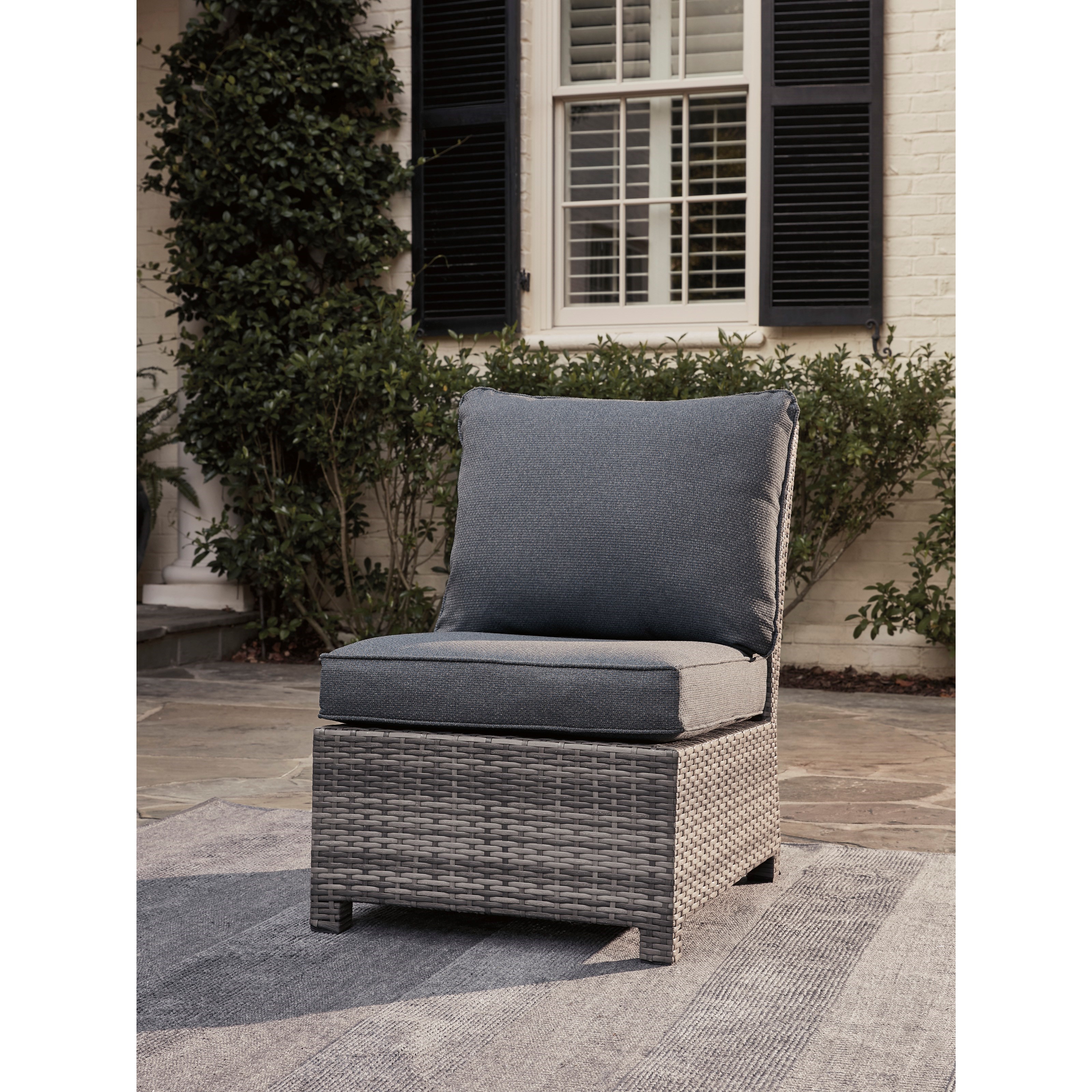 Ashley Furniture Signature Design Salem Beach P440 846