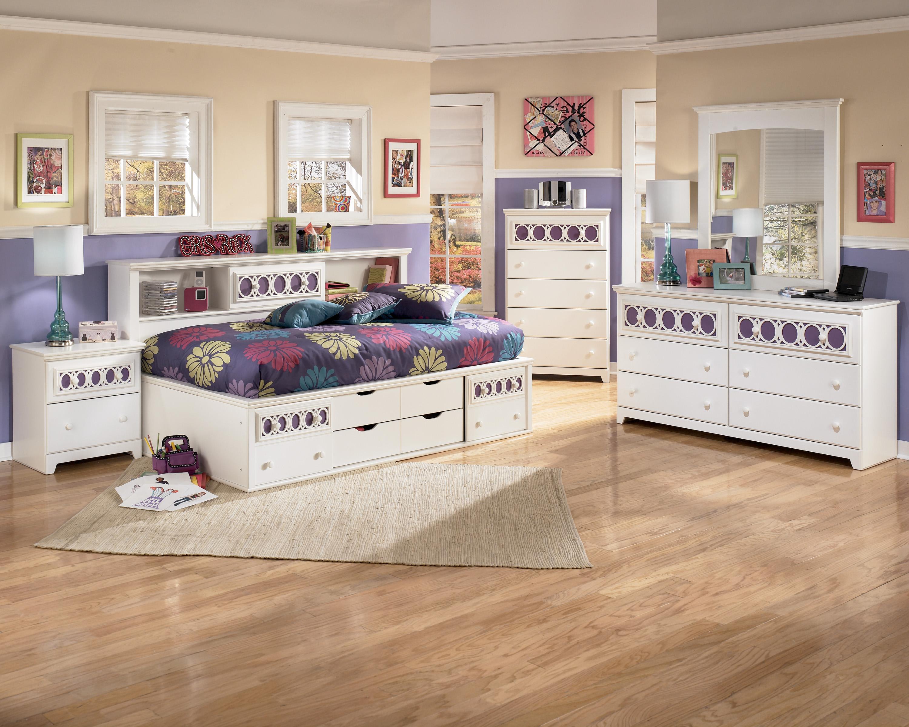 Zayley bedroom set