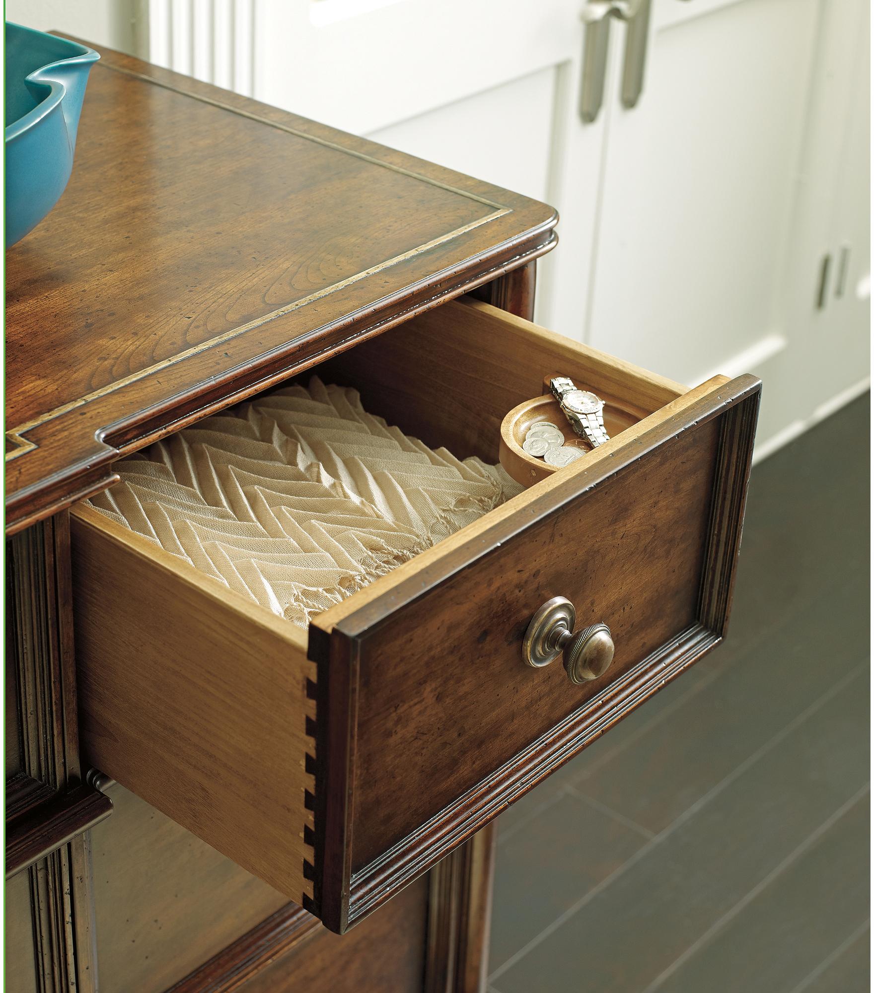 Stanley Furniture Vintage 264 13 05 Antiqued Dresser W 9 Drawers