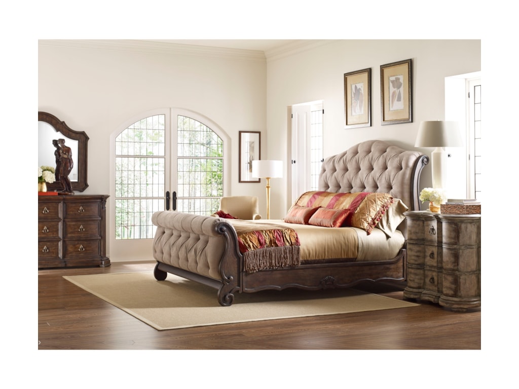 Thomasville® Casa VenetoUpholstered 6/6 Sleigh Bed
