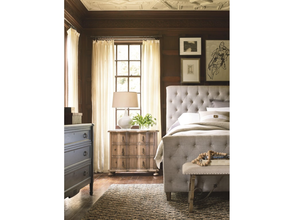 Universal AuthenticityQueen Franklin Street Bed