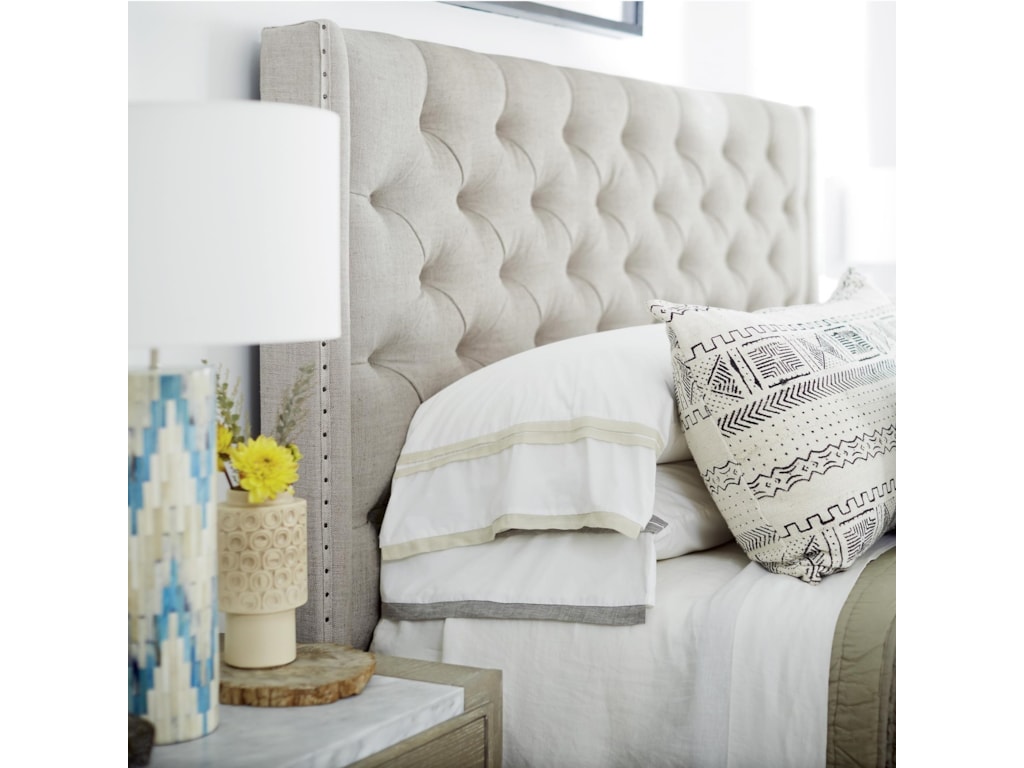 Universal ZephyrQueen Panache Bed