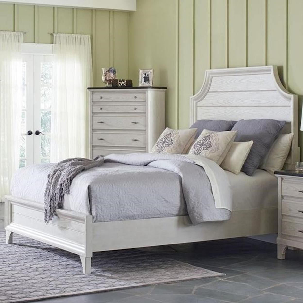 Avalon Furniture Mystic Cay Queen Panel Bed