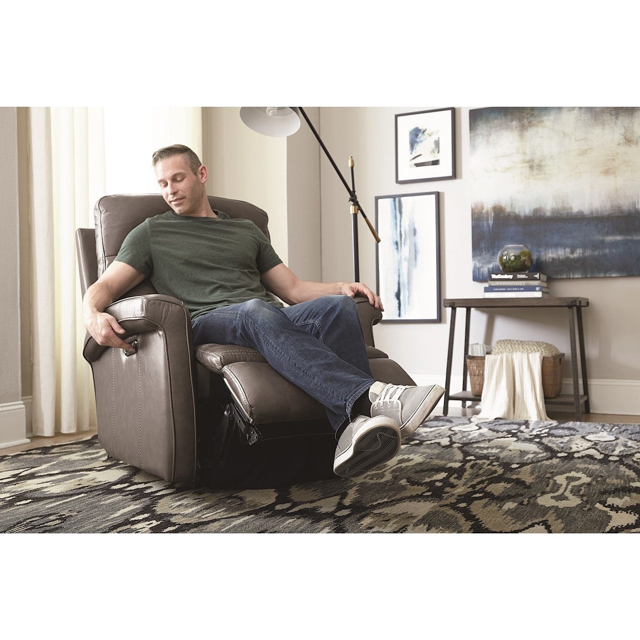 Bassett Club Level - Matthews Lay-Flat Wallsaver Power Recliner