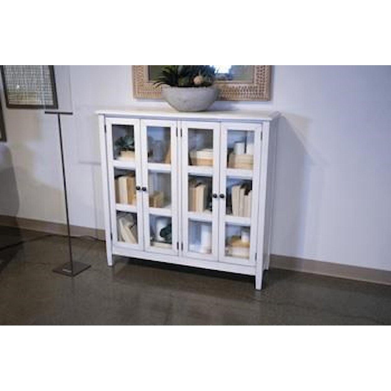 Benchcraft Kanwyn Kanwyn Accent Cabinet