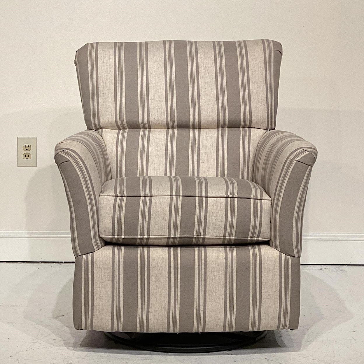 Hickorycraft Accent Chairs Swivel Glider