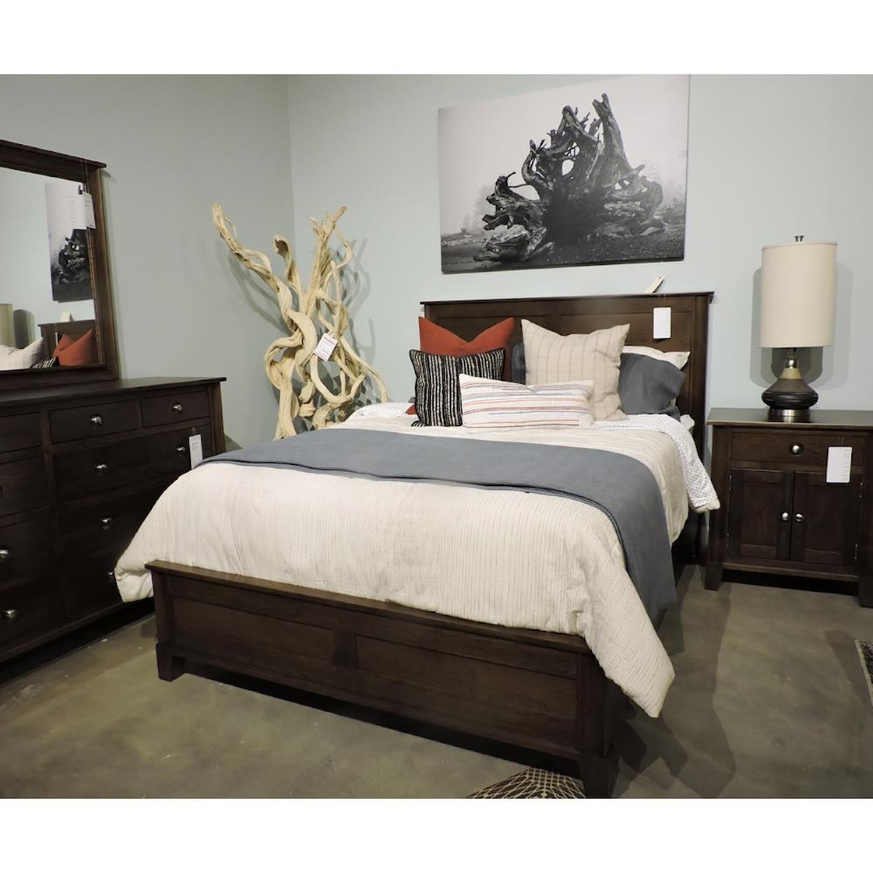 Daniel's Amish Cosmopolitan Frame Bed with Low Footboard