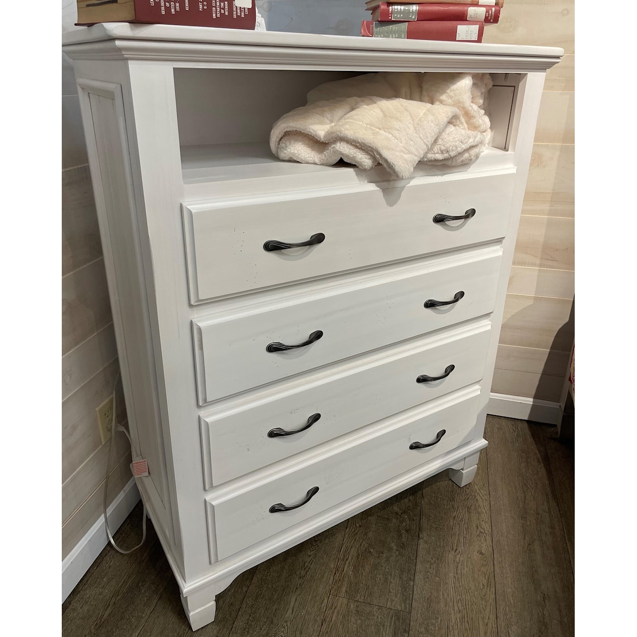 Daniel's Amish Blue Ridge 4-Drawer Chest