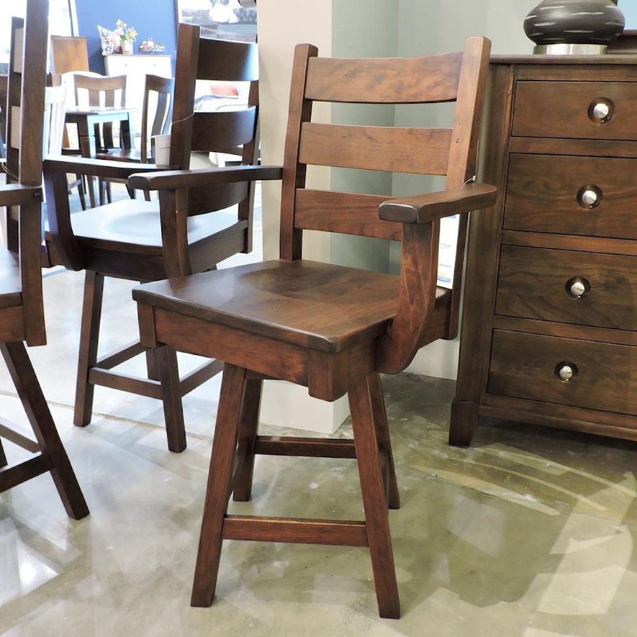 Daniel's Amish Clearance Counter Height Swivel Stool