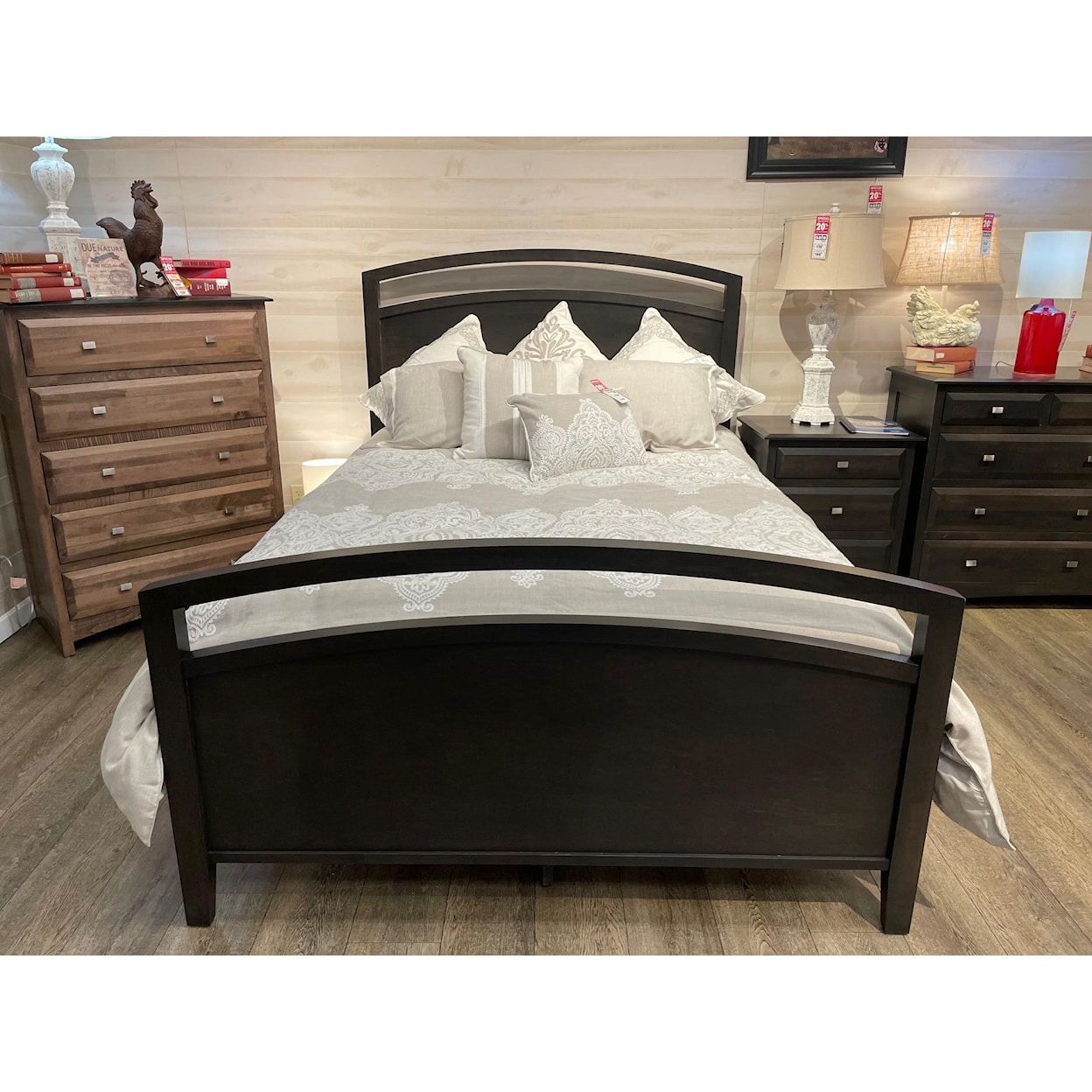 Daniel's Amish Nouveau Queen Frame Bed