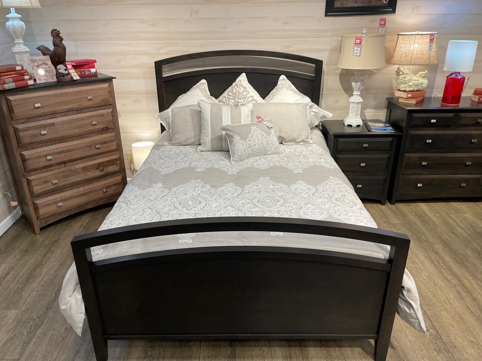 Daniel's Amish Nouveau Queen Frame Bed
